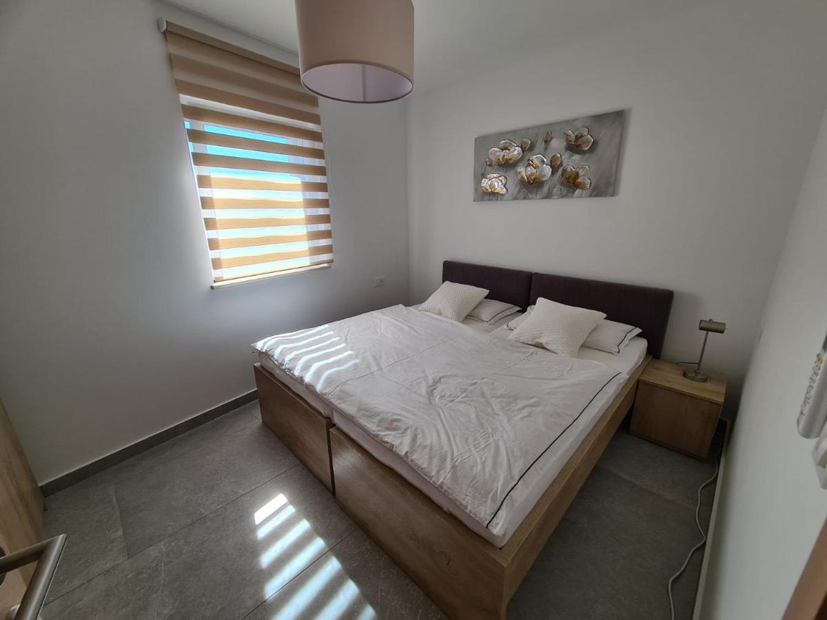 Apartment Rose Garden Sveti Filip i Jakov Esterno foto